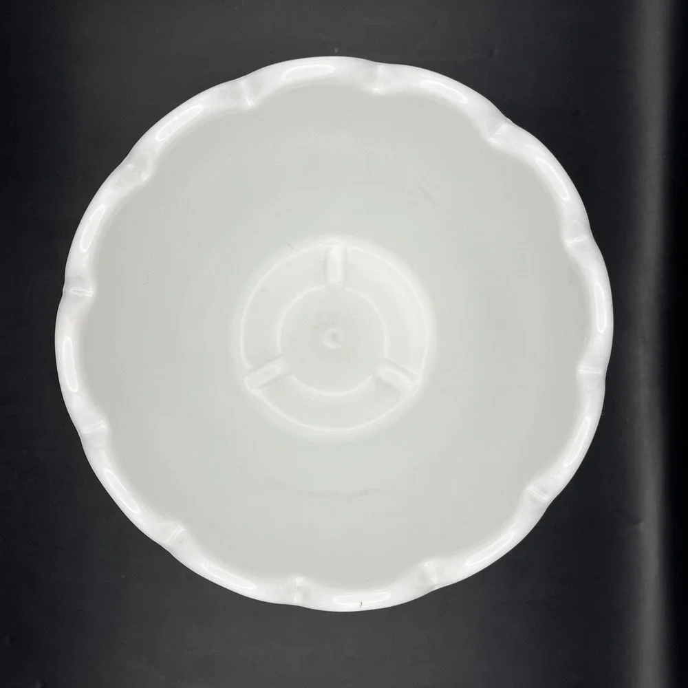Vtg‎ White Glass Westmoreland Grapevine Pedestal Vase Scalloped Rim 6